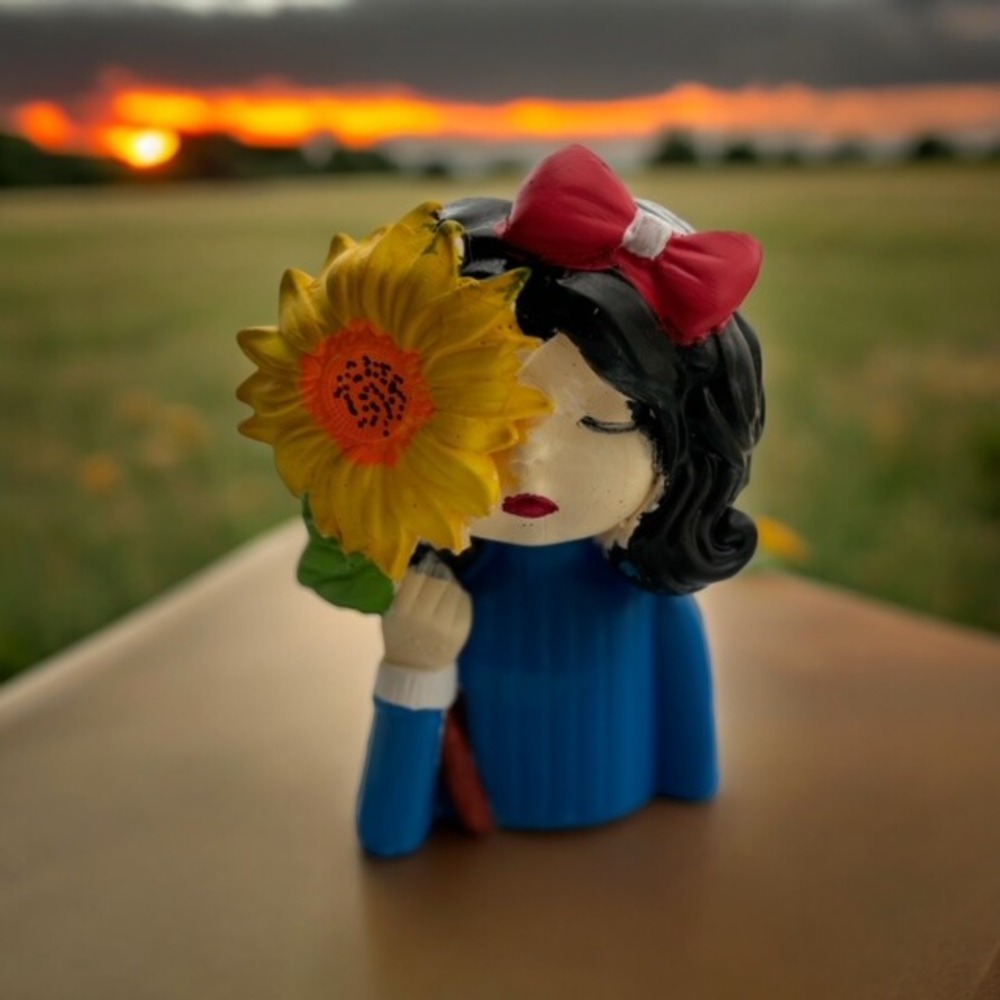 Ayçiçekli Kız Beton Saksı