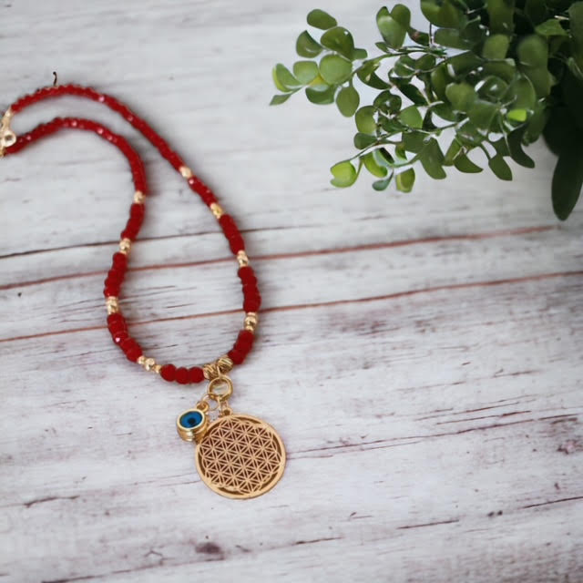 Kırmızı Kristal Boncuklu Yaşam Çiçeği Kolyesi