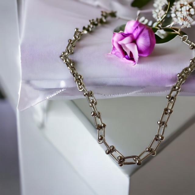 Blanca Tiffany Kolye