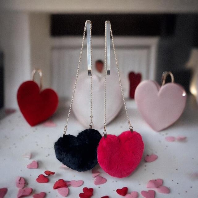 Kalp Şekilli Peluş Çanta