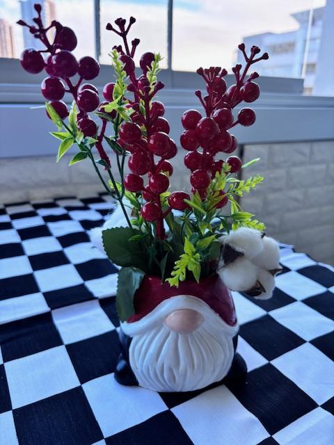 Noel Baba Saksıda Yapay Kokina/Pamuk Çiçeği Tanzimi - Yılbaşı Konsepti Hediyelik Set